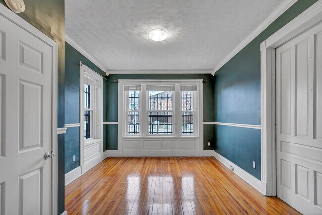 Building Photo - 108 William St