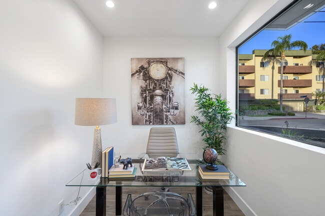 Building Photo - 18303 Oakbury Cir