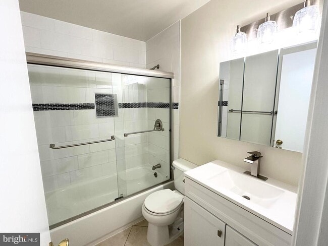 Building Photo - 208 Commons Dr NW