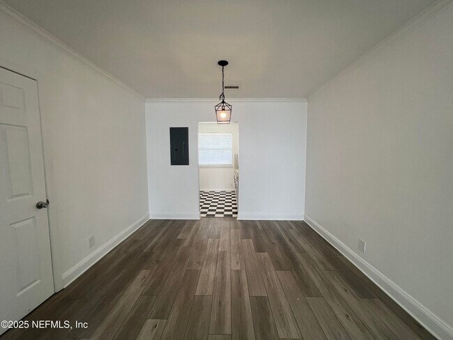 Building Photo - 1789 River Rd