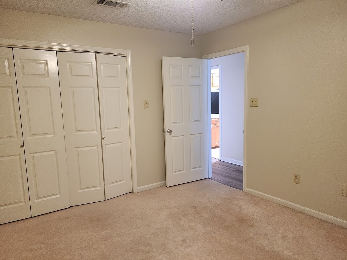 Guest bedroom #1 - 12439 Coursey Blvd
