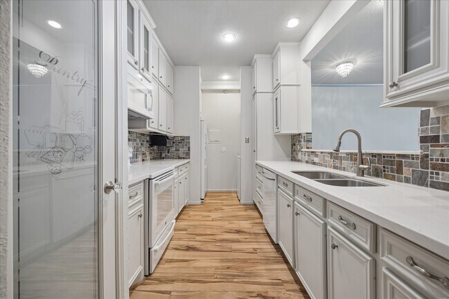 Building Photo - 2475 Underwood St