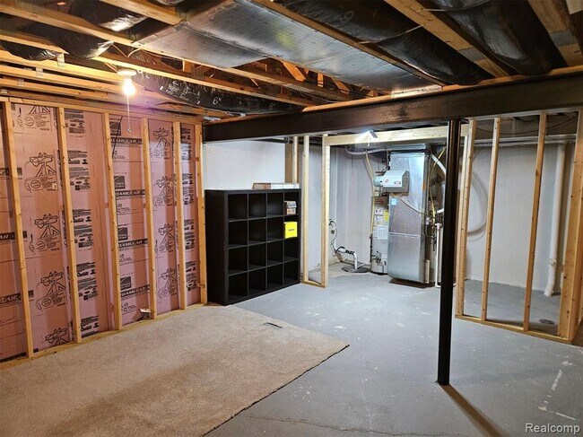 Building Photo - 264 Village Way S