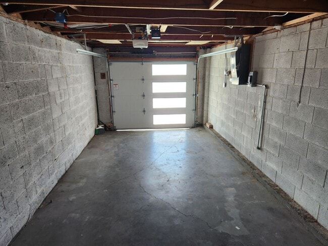 Building Photo - Modern Style and Luxury Amenities in Ephra...