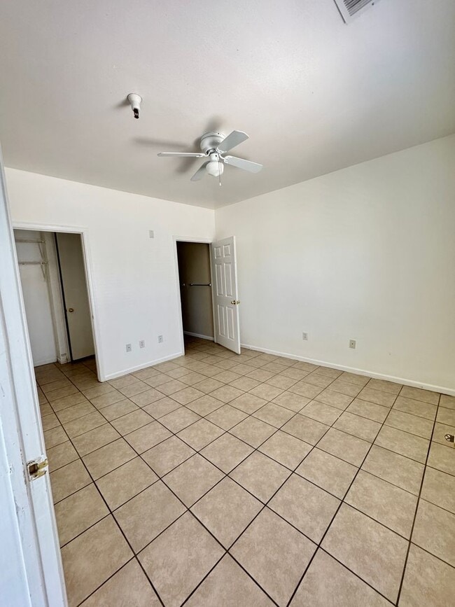 Building Photo - 4 Bedroom Master Suites at The Edge at Reno - Walking Distance to UNR