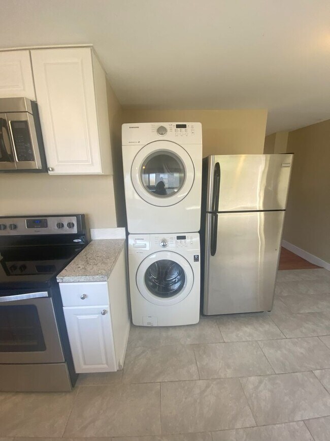 Building Photo - Girgis Duplex