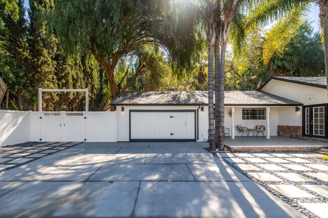 Building Photo - New Price: $6,800/month — Furnished Shadow Hills Retreat with Utilities Included & Exclusive Priv...