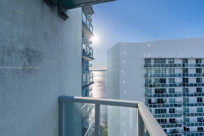 Building Photo - 1900 N Bayshore Dr