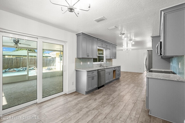 Building Photo - 1445 Mercury St