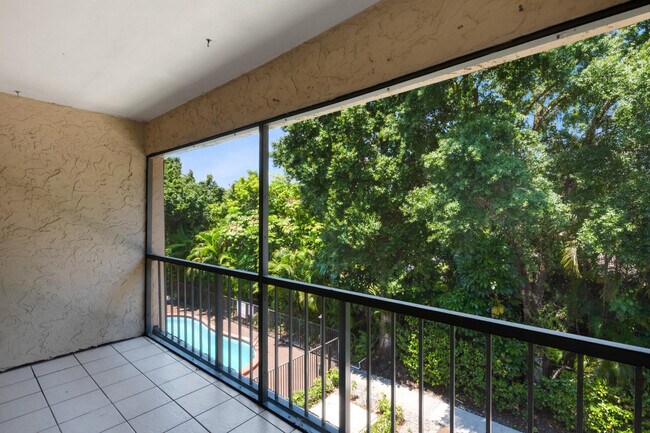 Building Photo - 2700 Coral Springs Dr