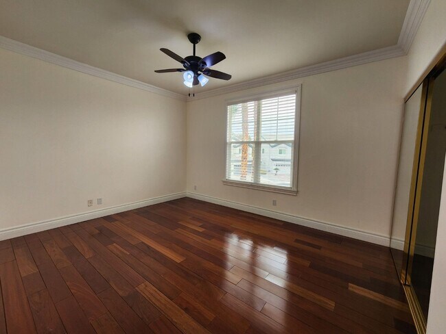 Building Photo - Entertainers Delight with minutes of shopping and restaurants