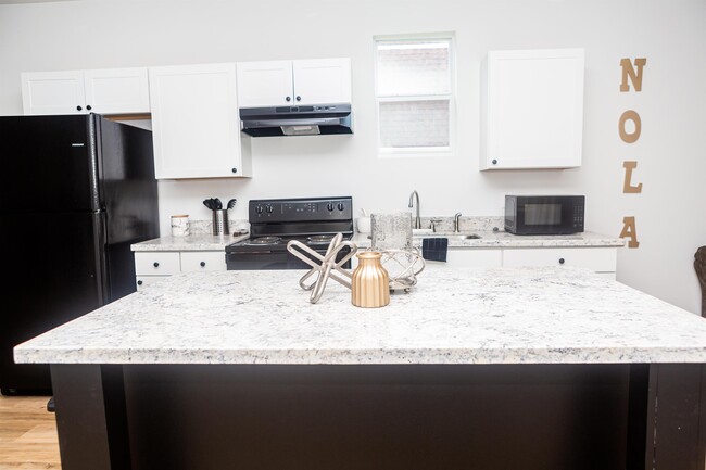 Building Photo - 1933 Industry St