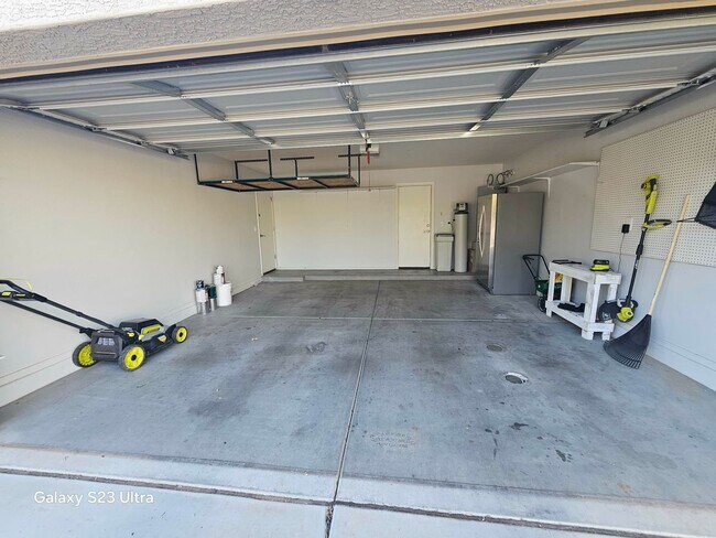 Building Photo - Well maintained 3 bedroom 2 bath charming home Free rent OAC