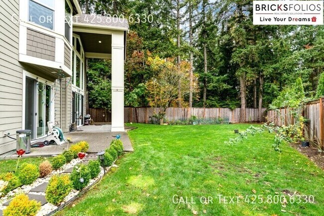 Building Photo - Discover the Perfect Blend of Comfort and ...
