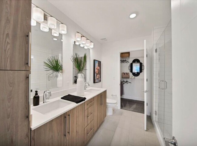 Building Photo - 10510 NW 78th St