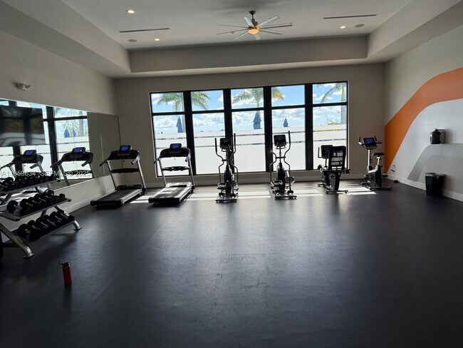 Building Photo - 945 NE 211th St