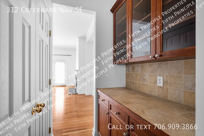Building Photo - 312 Creekbank Way SE