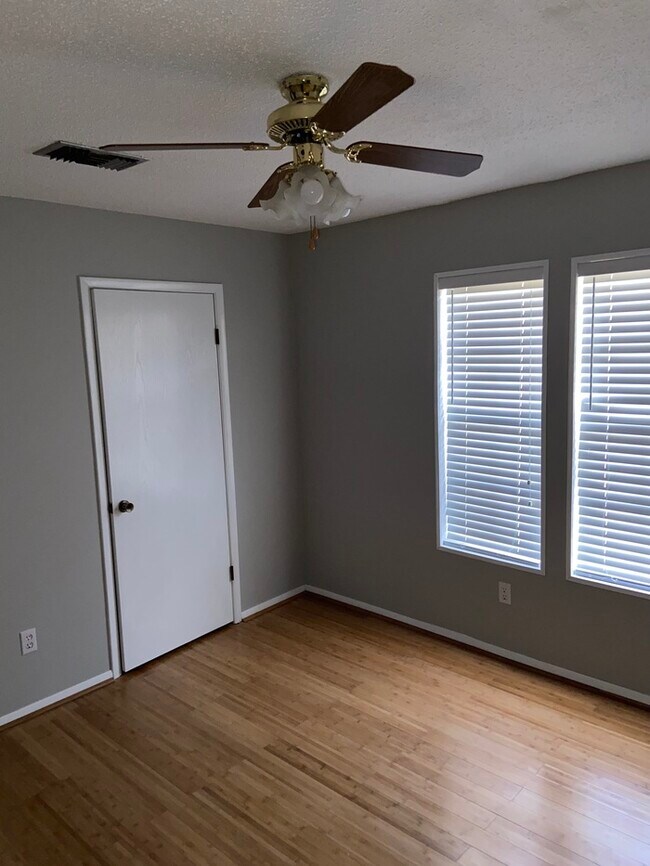 Building Photo - 3072 Queenstown Rd Trussville, AL