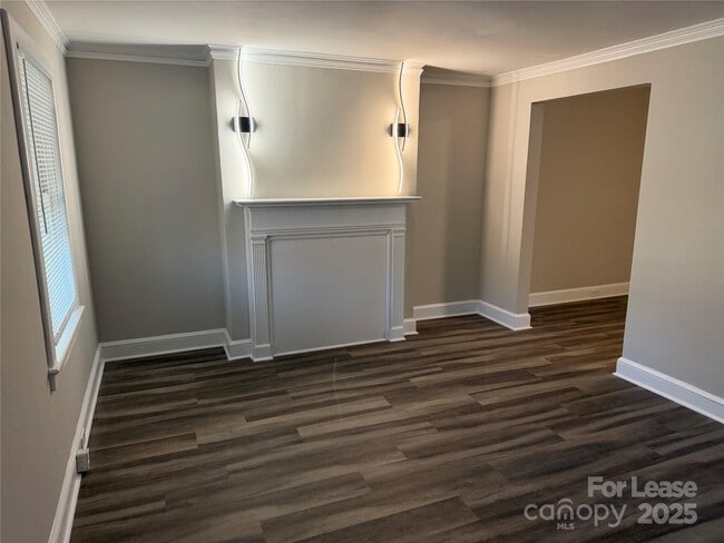 Building Photo - 3516 The Plaza