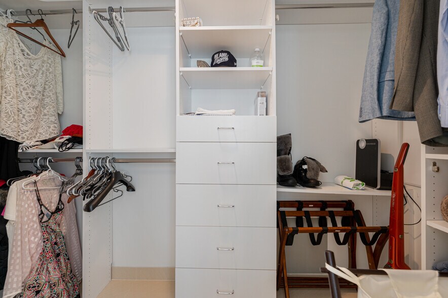 Building Photo - 5875 Collins Ave