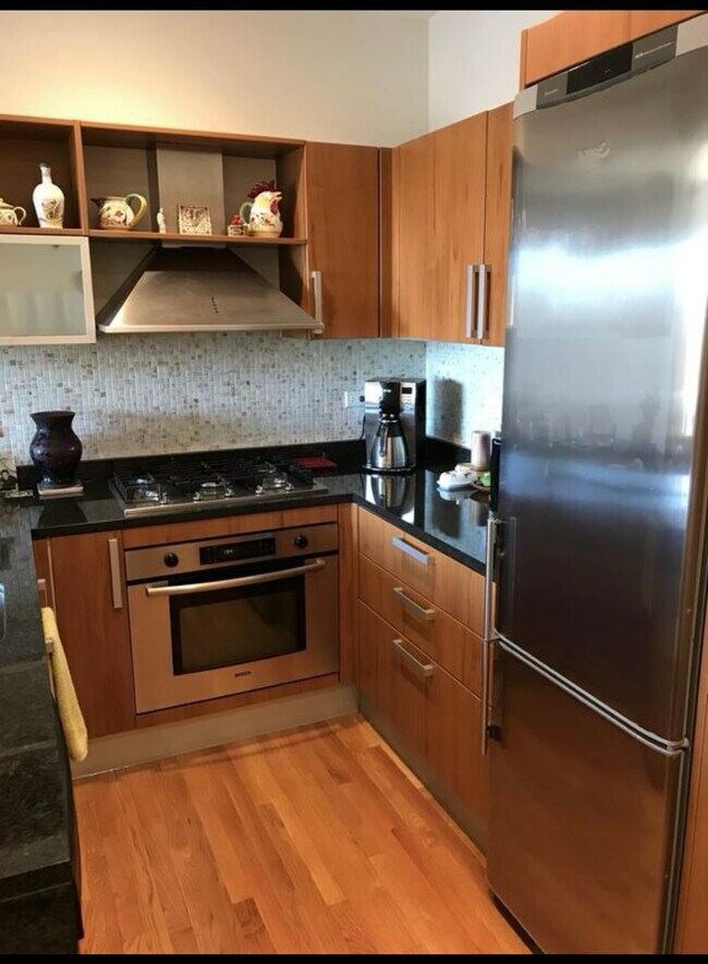 Building Photo - 3010 W Addison St