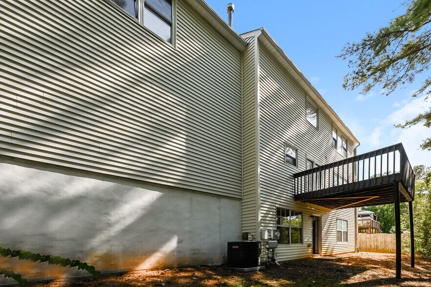 Building Photo - 4847 Wilkie Way NW