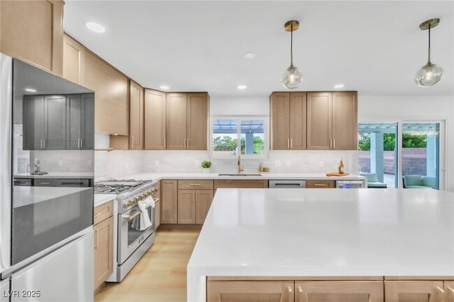 Building Photo - 3485 Shamrock Ave