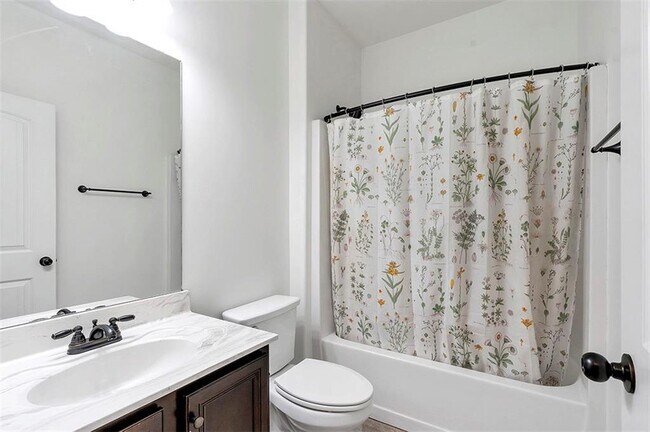 Building Photo - 2635 Azalea Bluff Dr