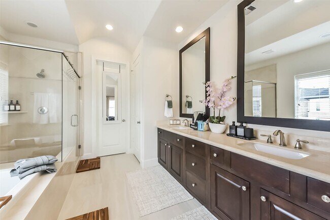 Building Photo - 9450 London Bridge Station