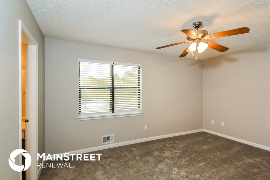 Building Photo - 467 Woodland St