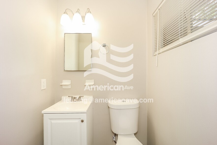 Building Photo - 1122 Briarwood Ave