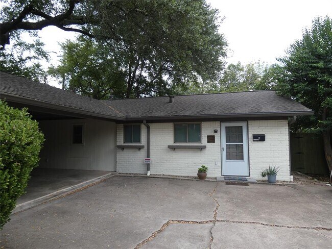 Primary Photo - 2203 Western Trails Blvd