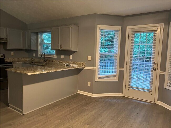 Building Photo - 5275 Maltdie Ct NE