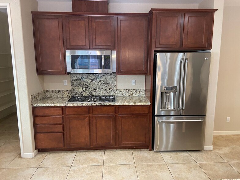 Building Photo - 691 N Oliveto Dr