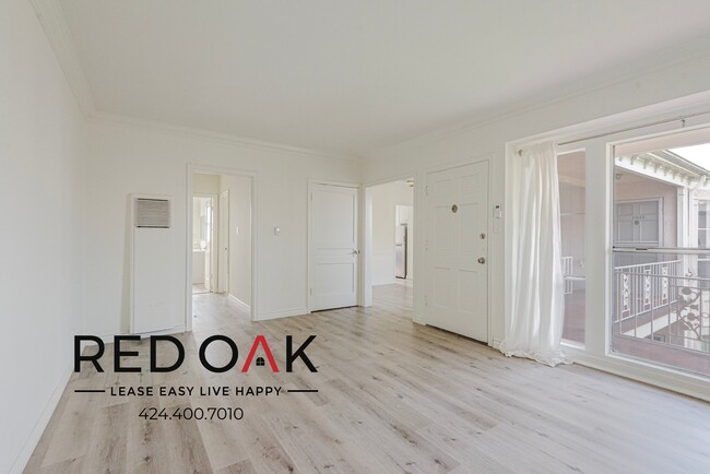 Building Photo - Spacious and Bright One Bedroom Featuring ...