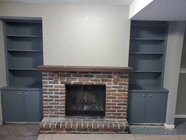 Building Photo - 6166 SE Hackley Ave