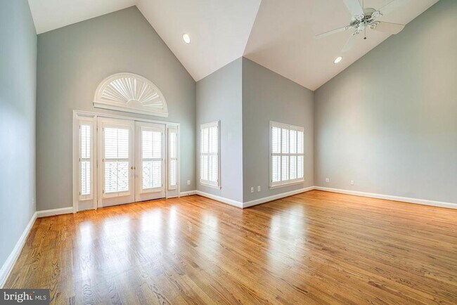Building Photo - 819 Rivergate Pl