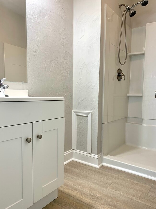 Building Photo - Beautifully Updated 2BD/1BA Home