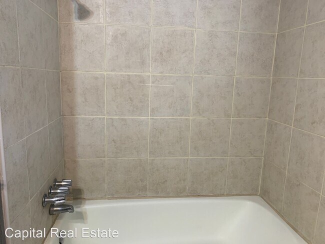 Building Photo - 3 br, 1.5 bath House - 1609 N. Christine Dr.