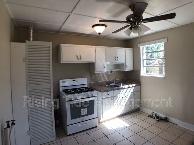 Building Photo - 601 39th Pl