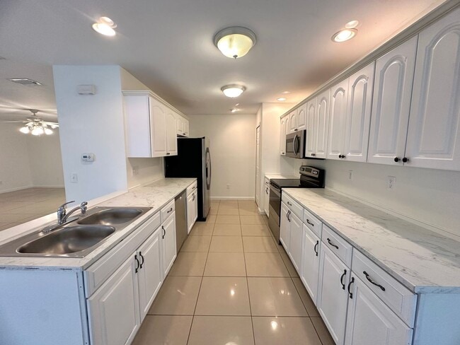 Building Photo - Charming 3 Bed, 2 Bath Pool Home in SE Cap...
