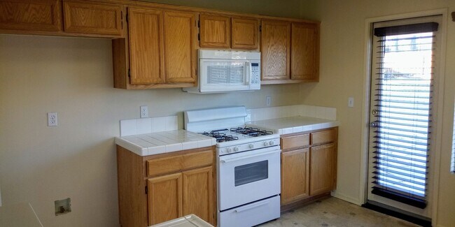 Building Photo - 71538 Sunnyvale Dr