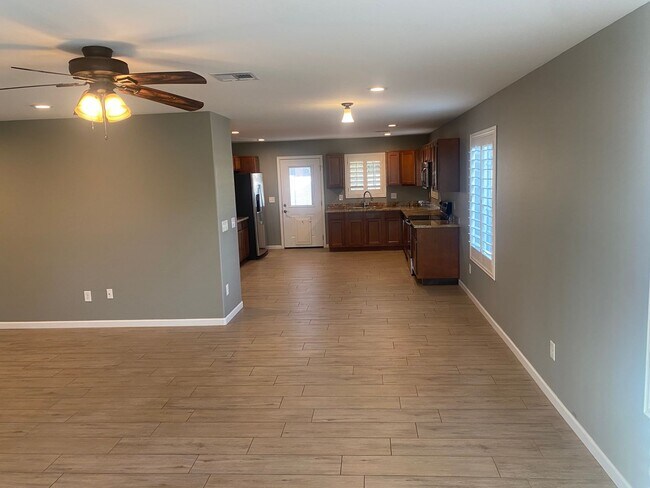 Building Photo - Remodeled 3/2 SFH Glendale, built in 2016