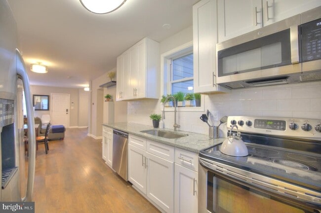 Building Photo - 2708 Oakley Ave