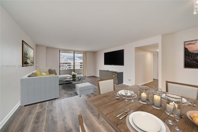 Building Photo - 2500 Parkview Dr