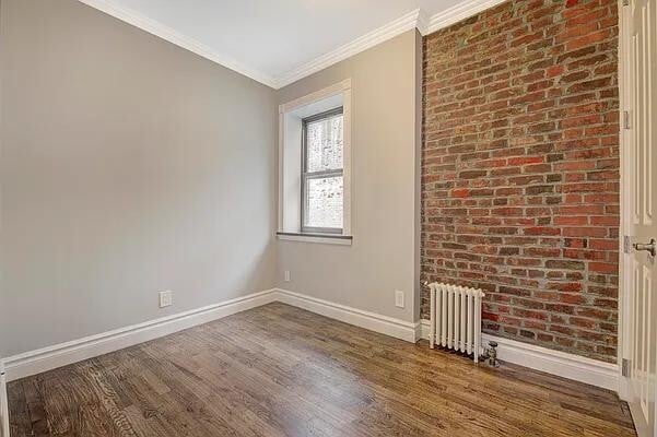 Building Photo - 410 E 13th St