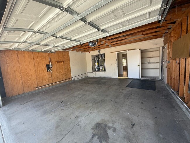 Building Photo - Silverlake's Home- 3 Bedrooms, 2 Bathrooms...