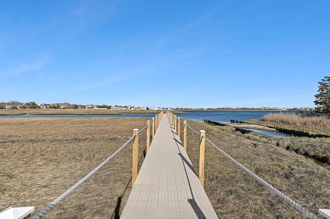 Building Photo - 3 Old Meadow Bend