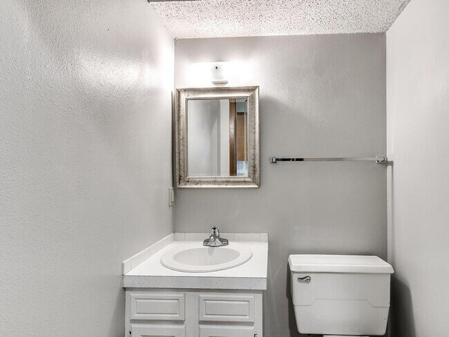 Building Photo - 201-203 Wellons Dr