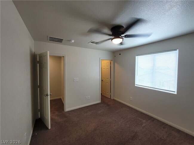 Building Photo - 2409 W Gilmore Ave